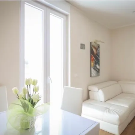 Antonella Luxury Art Apartment